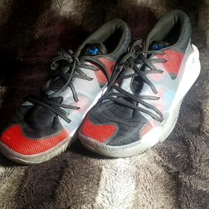Basketball shoes